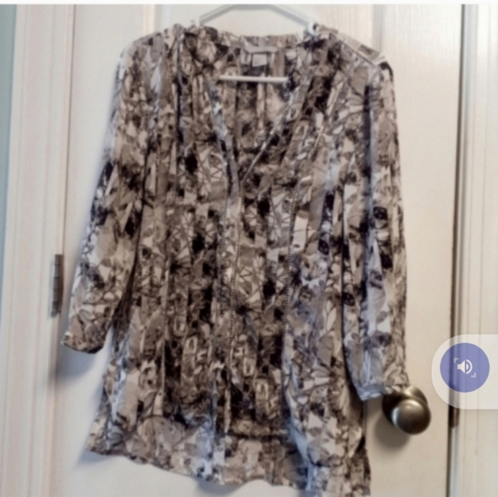 H & M Stylish Black White Women's Patterned Top 10 Pearl Buttons Career Office